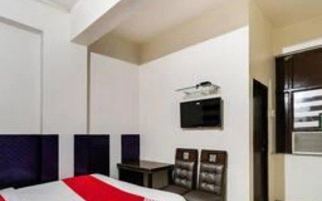 Hotel Landlord by OYO Rooms