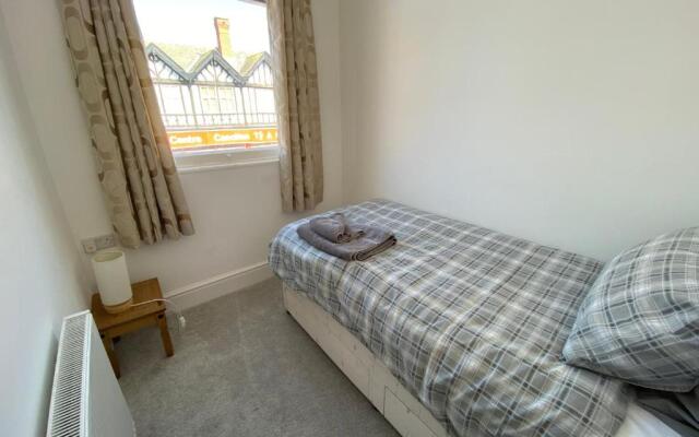 4 Bed Maisonette near the Travelodge colwyn bay