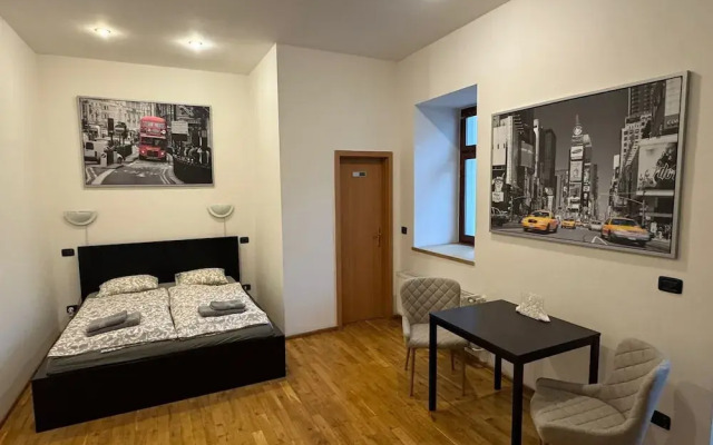 Cosy Studio With Terrace Near Florenc