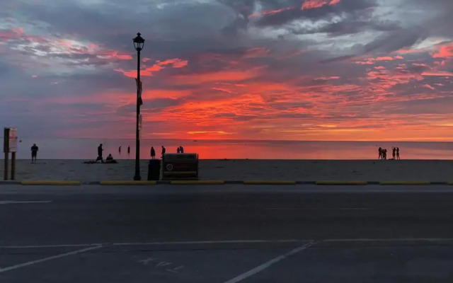 Beachfront at Wasaga Motel and Cottages