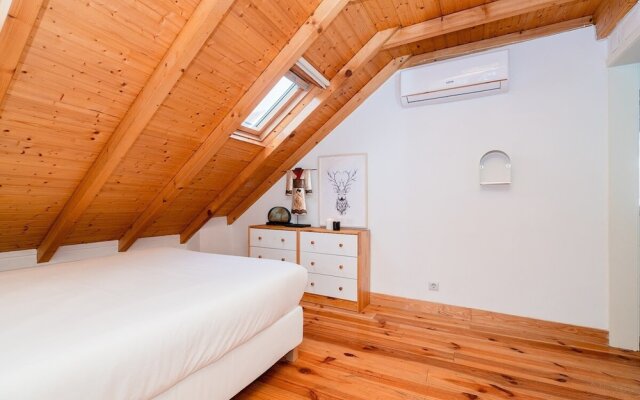 Attic Apartment With Balcony in Bairro Alto