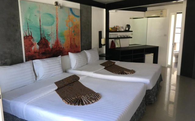 The Front Hotel and Apartment