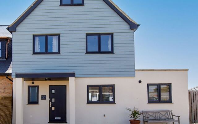 The Sea House - Ultimate Seafront Living Sunsets