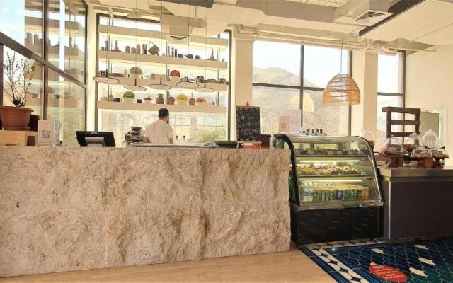 ONE Elegant Apartment in Muscat Bay 01