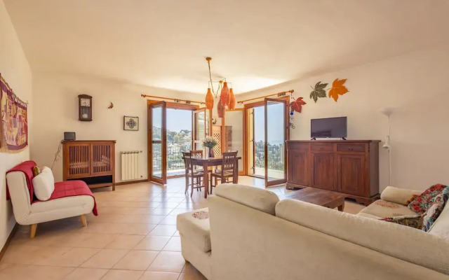 Spacious Apartment With Terrace by Wonderful Italy