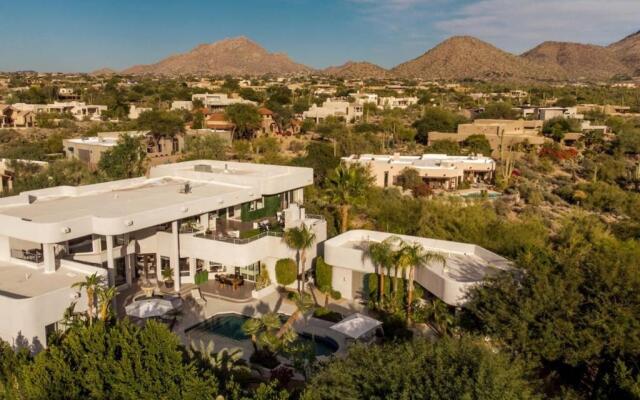 Stunning Private & Modern N. Scottsdale Estate!