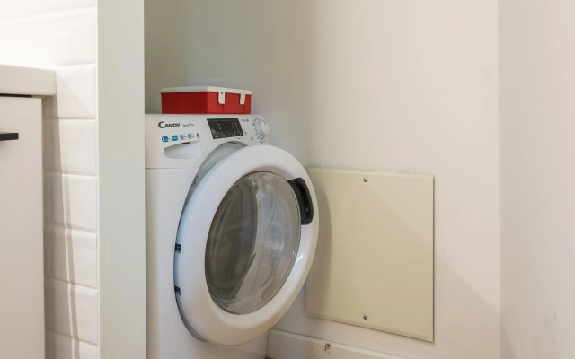 Brand New Ermou Veni Apartment