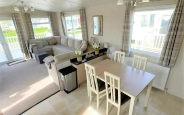 Tattershall Lakes Luxury Hot Tub Retreat