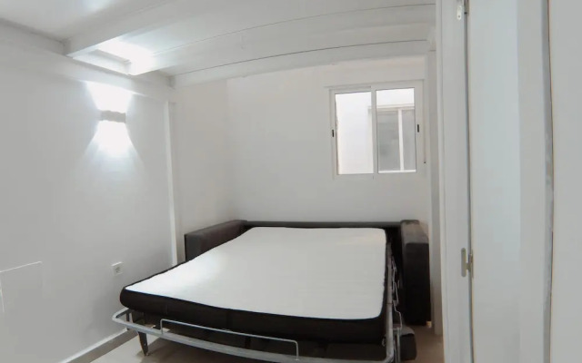 Duplex con cama de 135cm, A/C. WiFi metro Plaza Eiptica