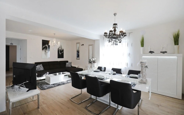 Villa Olive Garden Apartments