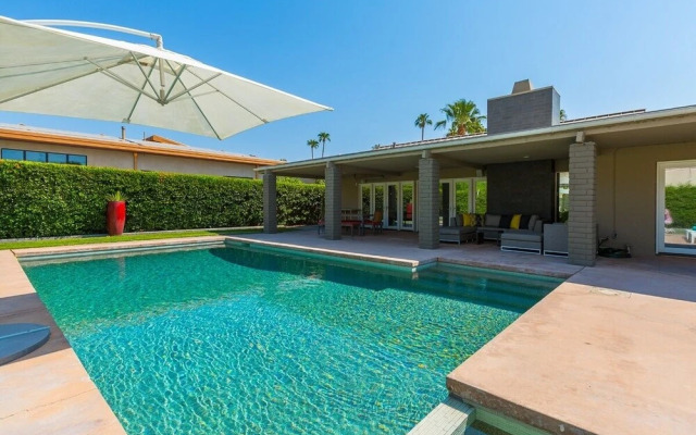Tranquilo 3 Bedroom Home by RedAwning
