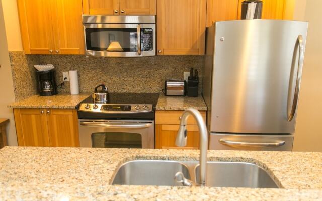 Comfort and Convenience in this Spacious Unit by RedAwning - Save 20% on 7+ Nights!