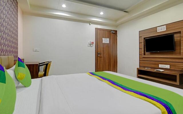 Collection O Hotel Johri Residency