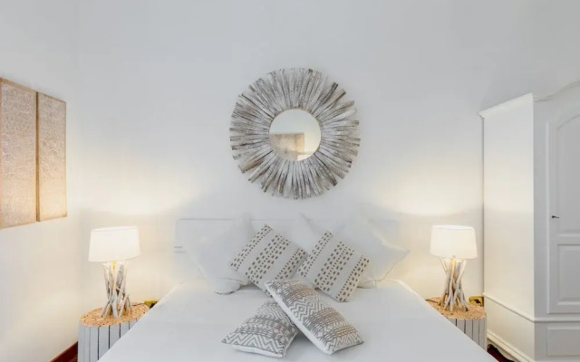 Charme Pettinari 11 people