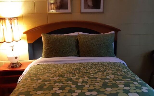 Pine Grove Motel