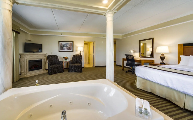 Monte Carlo Inn Barrie Suites