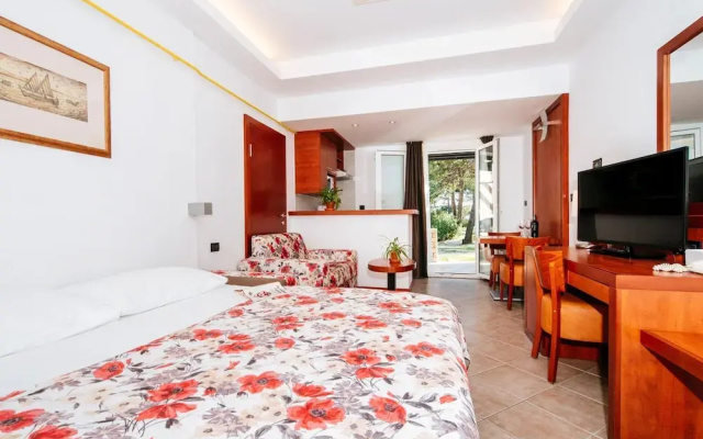 Apartments in Zaton Holiday Resort With Pool