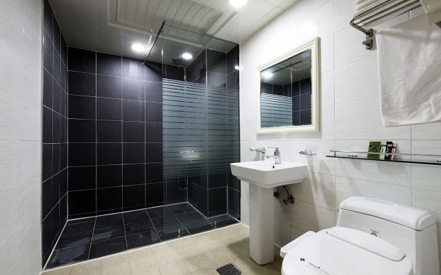 White Tourist Hotel