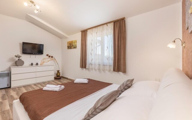 Stunning Home in Nedescina With Wifi and 4 Bedrooms