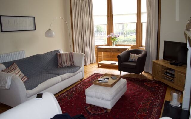 South Edinburgh 3 Bedroom Apartment With Garden