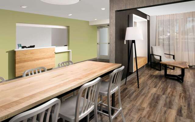 Extended Stay America Select Suites - Tampa - Northeast