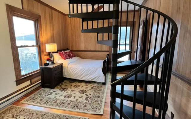 Monterey Inn