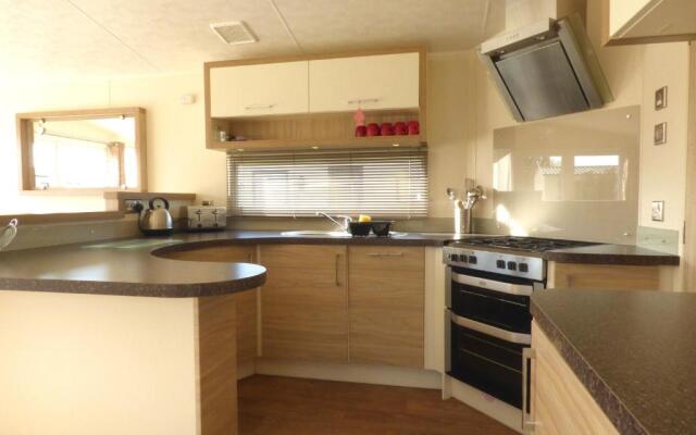 Willows 18 at Southview Leisure Park