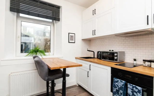 1 Bedroom Apartment-free Parking