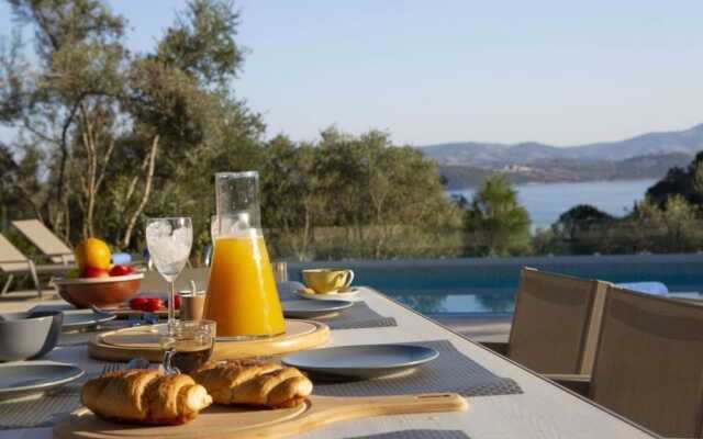 Villas Harriet - With Sea View and Near the sea