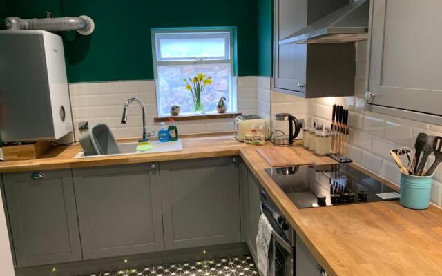Stylish 2 Bed Penthouse in Trendy Pontcanna