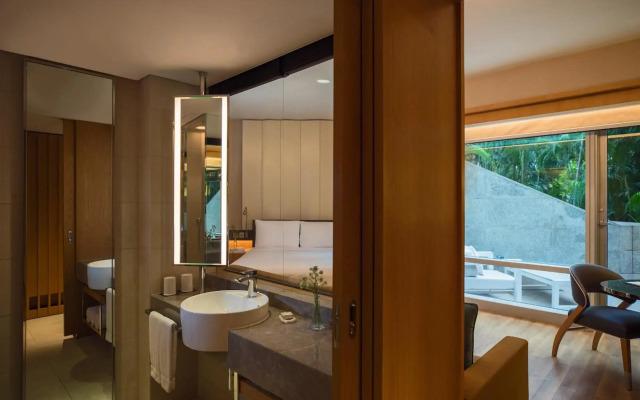 Renaissance Hong Kong Harbour View Hotel