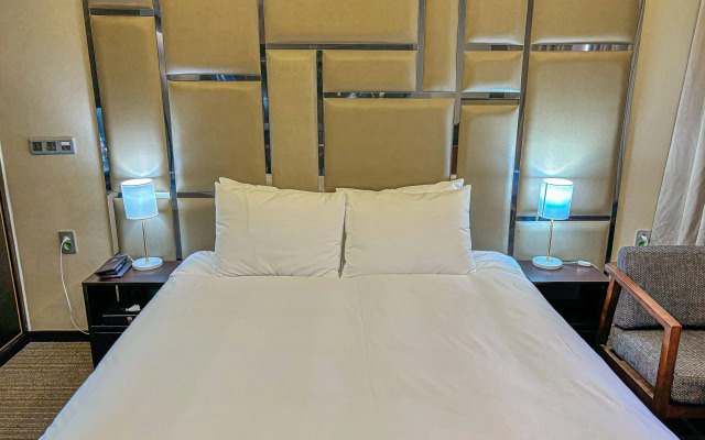 Royal Emporium Incheon Airport Hotel