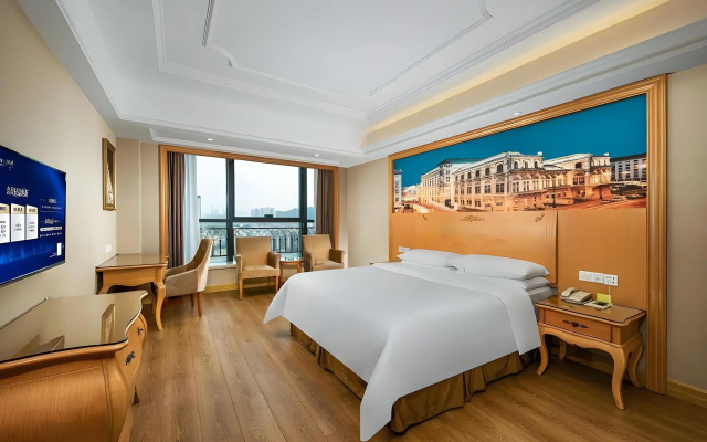 Vienna Hotel Shenzhen Longgang Xiashuijing Subway Station Branch – Guest Rooms – Shenzhen