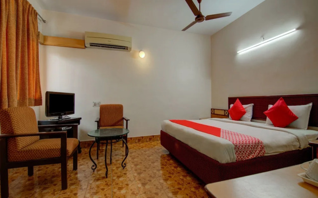 OYO 14670 Saaket Residency