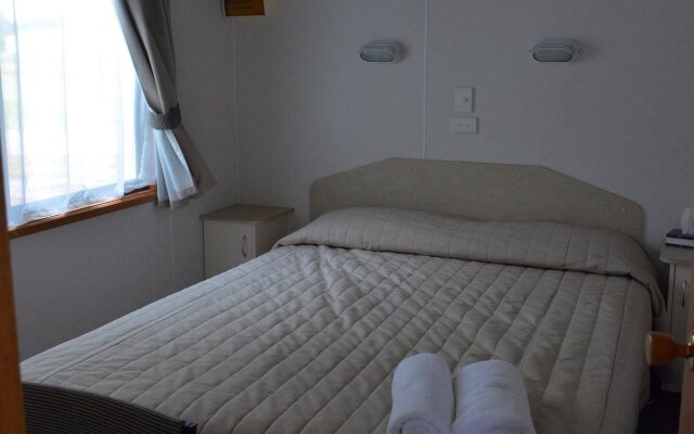 Albury Gardens Tourist Park – Guest Rooms – Lavington