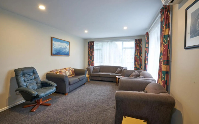 Accommodation Fiordland -The Three Bedroom House at 226A Milford Road – Entertainment – Te Anau