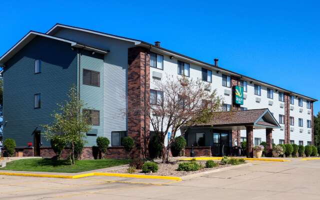 Quality Inn & Suites Bloomington I-55 and I-74