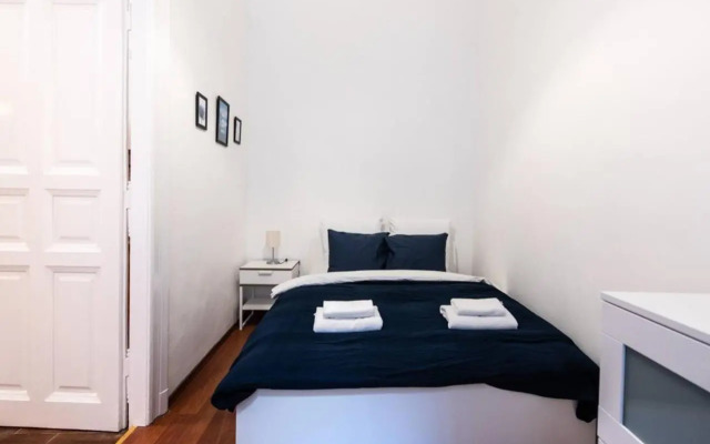 Very central convenient large AC place