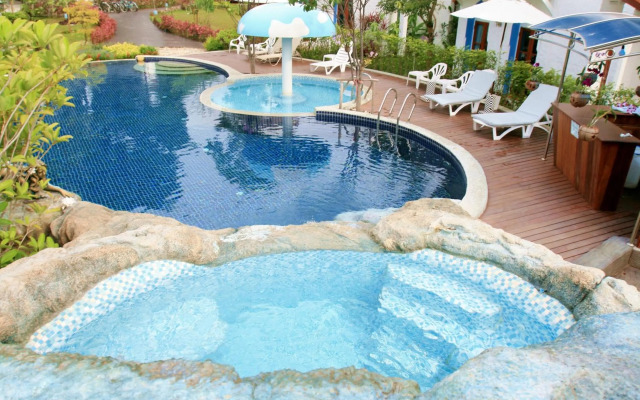 Baan Montra Beach Resort