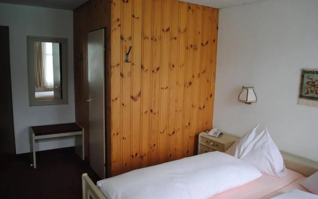 Strandhotel – Guest Rooms – Iseltwald