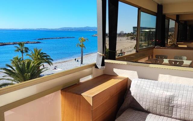 Grand studio bord de mer- accès direct aux plages