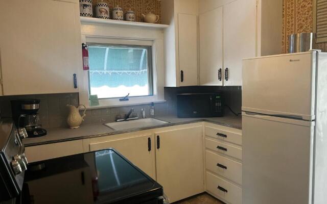 Claddagh Motel & Suites