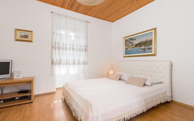 Beautiful Apartment in Omisalj With Wifi