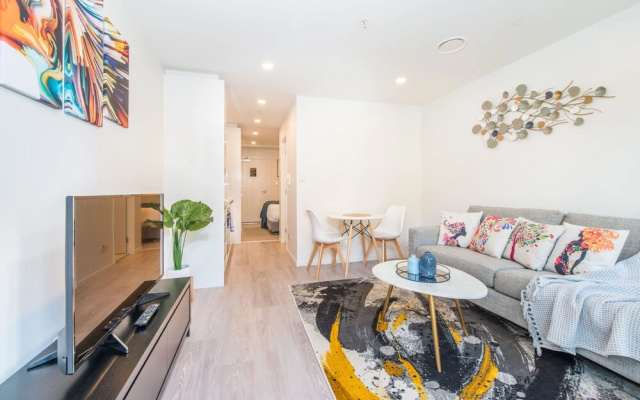 Ehome - Brand New Designed & Stunning Apartment In CBD – Guest Rooms – Auckland