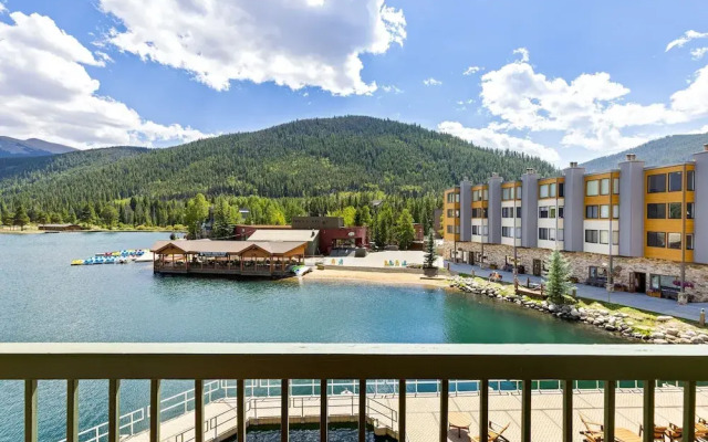 1483 Lakeside 1 Bedroom Condo