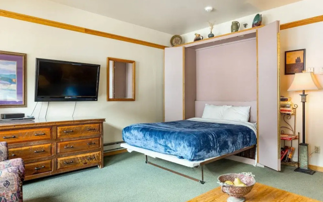 2797 Slopeside Condo