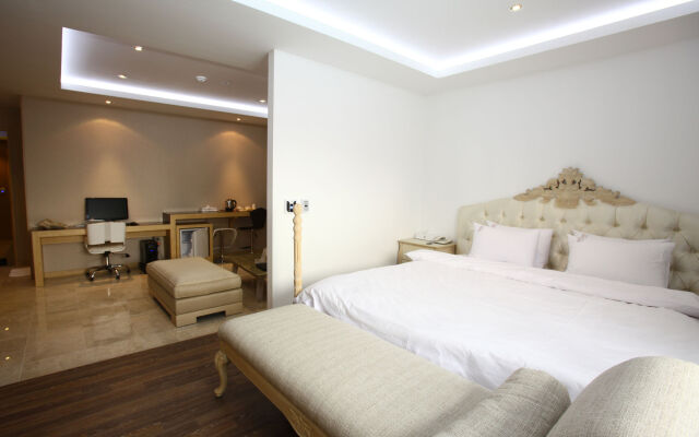 Reve Hotel Suwon