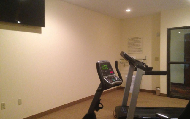 Edgewood Hotel & Suites
