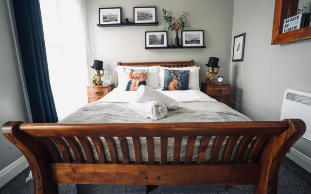 A Stylish 2 Bed Apartment in Cobh Town - Lux Stay