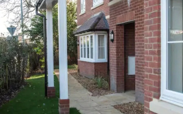 Flexi-Lets@Old Rectory Court, Frimley
